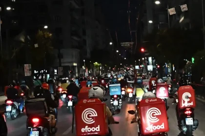 Σε 24ωρη απεργία προχωρούν οι διανομείς της efood την Τσικνοπέμπτη 12 Φεβρουαρίου