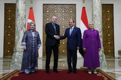 Επίσκεψη Ερντογάν στην Αίγυπτο - Συναντήθηκε με τον Αλ Σίσι στο Κάιρο