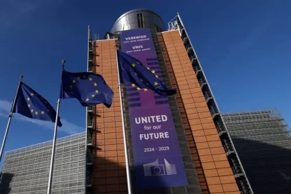 Financial Times: Έφοδος της βελγικής αστυνομίας στα κεντρικά της Κομισιόν – «Στόχος» η πώληση ακινήτων