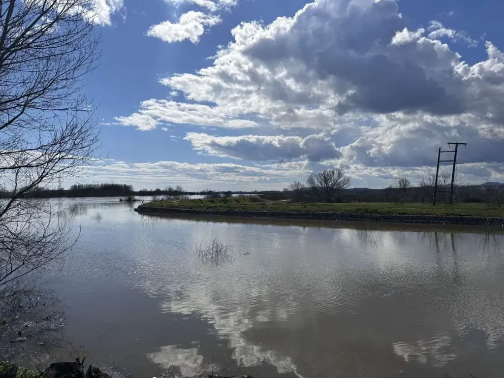 Στο κόκκινο ο Έβρος: «Η εικόνα θυμίζει το 2015 με την πλημμύρα της εκατονταετίας»