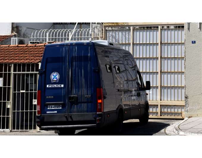 Στη φυλακή ο 15χρονος και ο 20χρονος για τις ληστείες με μαχαίρια στην Πάτρα