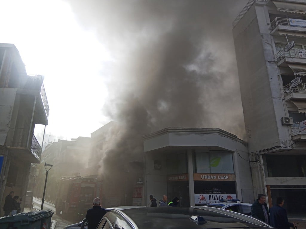 Αγρίνιο: Μεγάλη φωτιά στο κέντρο της πόλης ΦΩΤΟ-ΒΙΝΤΕΟ