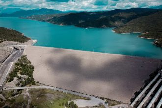 Έκτακτη συνεδρίαση της Πολιτικής Προστασίας για την υπερχείλιση του φράγματος Καστρακίου - Απελευθερώνεται μεγάλος όγκος νερού με ενέργειες της ΔΕΗ