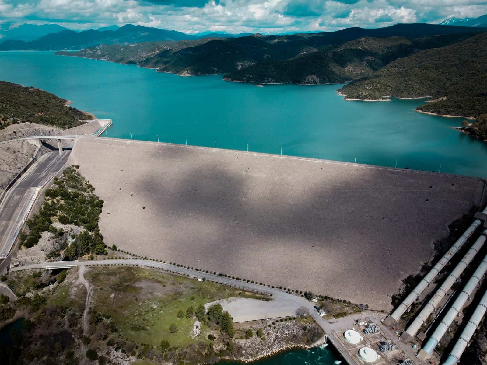 Έκτακτη συνεδρίαση της Πολιτικής Προστασίας για την υπερχείλιση του φράγματος Καστρακίου - Απελευθερώνεται μεγάλος όγκος νερού με ενέργειες της ΔΕΗ