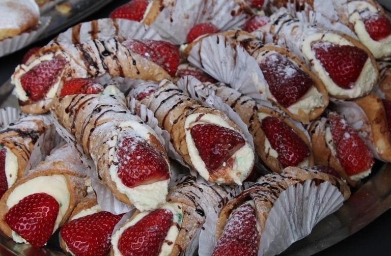 Ποιοι γιορτάζουν σήμερα 11 Φεβρουάριου