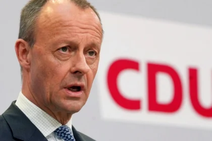 Μερτς: Τέσσερα χρόνια από τον πόλεμο στην Ουκρανία ο Πούτιν έχει φτάσει «στο βαθύτερο επίπεδο βαρβαρότητας»