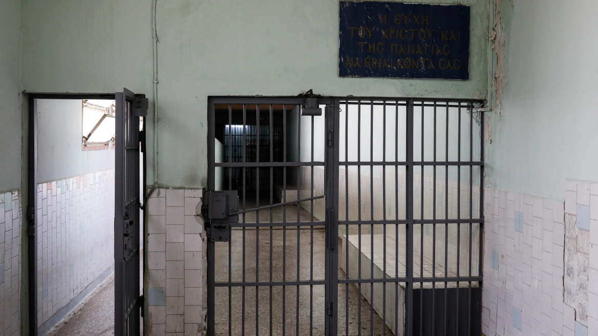 Φυλακές Αγίου Στεφάνου Πατρών: Τον έπιασαν με ναρκωτικά «bonsai» - Πού τα είχε κρύψει