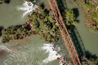 Ηλεία: «Φούσκωσε» ο Αλφειός, σε επιφυλακή οι δήμοι Πύργου, Αρχαίας Ολυμπίας και Ανδρίτσαινας-Κρεστένων