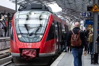 Bild: Έλληνας κατηγορείται ότι ξυλοκόπησε μέχρι θανάτου ελεγκτή σε τρένο στη Γερμανία