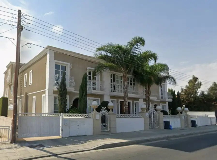 Φειδίας Παναγιώτου: Ερωτήματα για το γραφείο–βίλα με την πισίνα και τις 4 κρεβατοκάμαρες που πληρώνει το Ευρωκοινοβούλιο