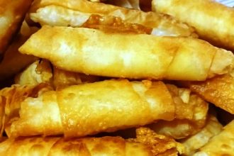 Τυρομπουρεκάκια με φέτα και ρεγκάτο