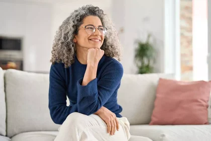 Ούτε στα 20 ούτε στα 50 – Αυτή είναι η ηλικία στην οποία είμαστε πραγματικά ευτυχισμένοι