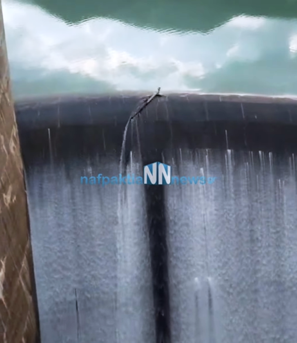 Σε εξέλιξη η ελεγχόμενη υπερχείλιση του φράγματος του Ευήνου - Εντυπωσιακές εικόνες (ΒΙΝΤΕΟ)