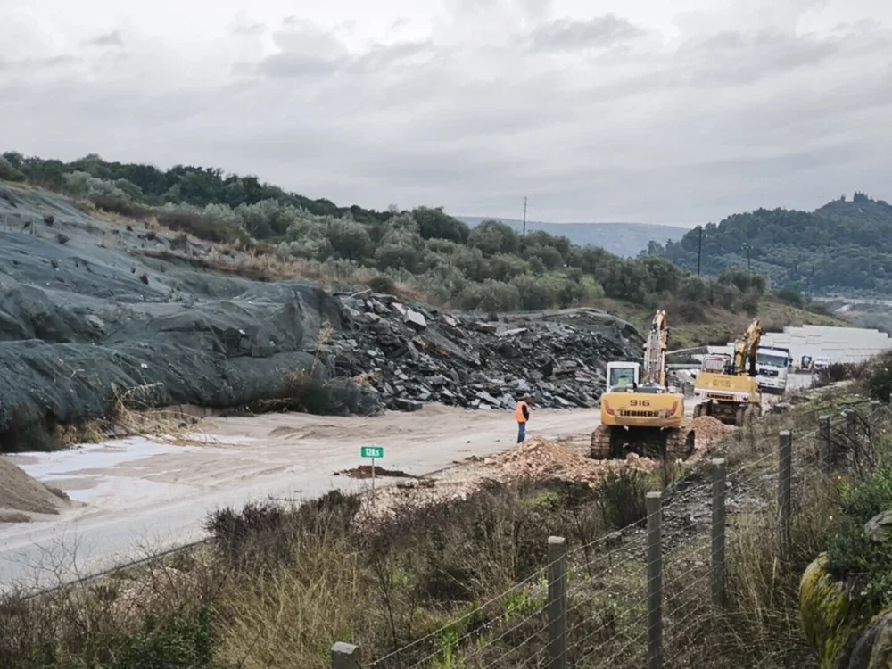 Το ρήγμα μεγαλώνει, νέες μικρές κατολισθήσεις στην Ιόνια Οδό