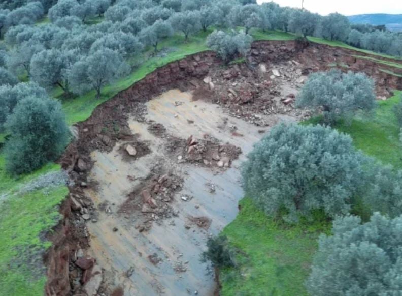 Ιόνια Οδός: Εικόνες από την κατολίσθηση – Κλειστό το τμήμα από Αμφιλοχία μέχρι Άρτα