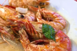 Γαρίδες αχνιστές με λευκό κρασί