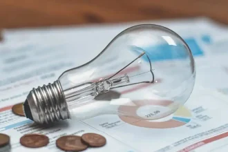 Τι πληρώνουν τα ελληνικά νοικοκυριά για ρεύμα - αέριο σε σχέση με τις γειτονικές χώρες