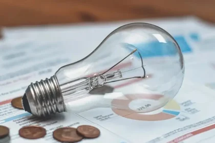 Τί πληρώνουν τα ελληνικά νοικοκυριά για ρεύμα – αέριο σε σχέση με τις γειτονικές χώρες