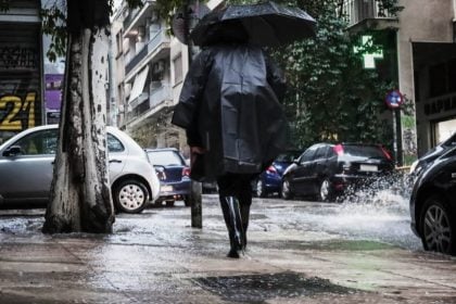 Καιρός: Ισχυρές καταιγίδες και θυελλώδεις άνεμοι - Πορτοκαλί προειδοποίηση από την ΕΜΥ