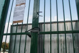 Χαλάνδρι: 4 ΕΔΕ για τη διευθύντρια του ΕΠΑΛ που βάζει τους μαθητές να σκάβουν – Ζητούν να απομακρυνθεί άμεσα