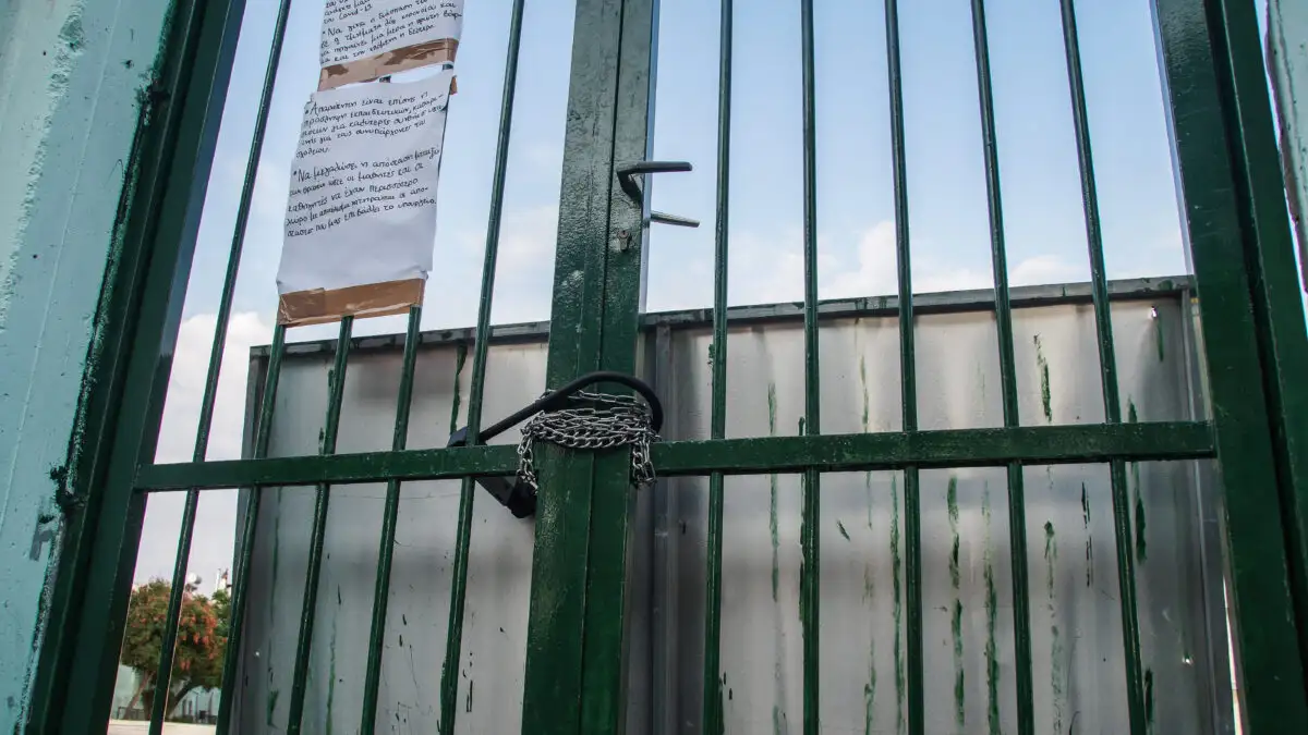 Χαλάνδρι: 4 ΕΔΕ για τη διευθύντρια του ΕΠΑΛ που βάζει τους μαθητές να σκάβουν – Ζητούν να απομακρυνθεί άμεσα