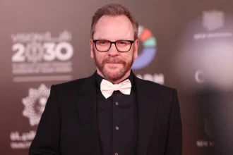 Ανησυχία για τον Κίφερ Σάδερλαντ μετά τη σύλληψη για επίθεση: «Χρειάζεται βοήθεια» λένε οι φίλοι του