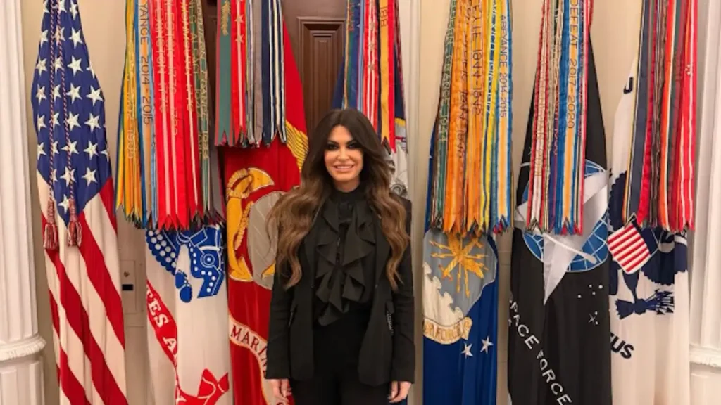 Η Κίμπερλι Γκιλφόιλ έγινε δεκτή από τον Ντόναλντ Τραμπ και τον ενημέρωσε για την πρόοδο στις σχέσεις με την Ελλάδα