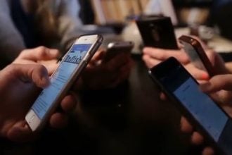 Μοιρασμένες οι απόψεις για το «ψηφιακό μπλόκο» στα μέσα κοινωνικής δικτύωσης των κάτω των 15