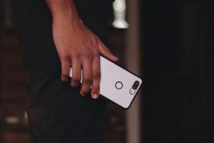 «Ψηφιακή ασπίδα» στη Σουηδία: Σύστημα συναγερμού στα κινητά για αεροπορικές επιθέσεις