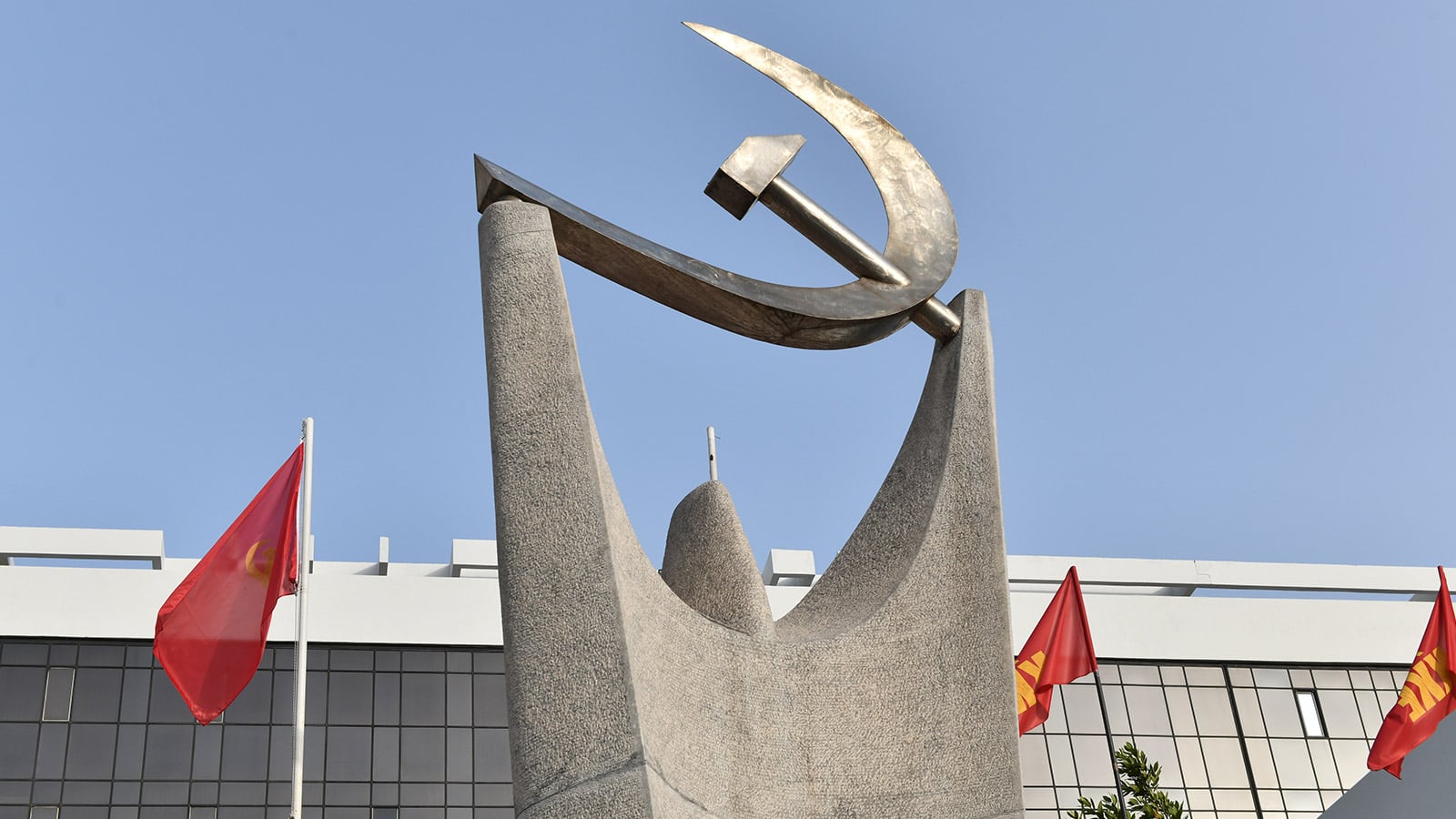 ΚΚΕ: Αποκρουστική η ανάρτηση του πρωθυπουργού την ώρα που οικογένειες και εργαζόμενοι θρηνούν για τον χαμό των πέντε εργατριών