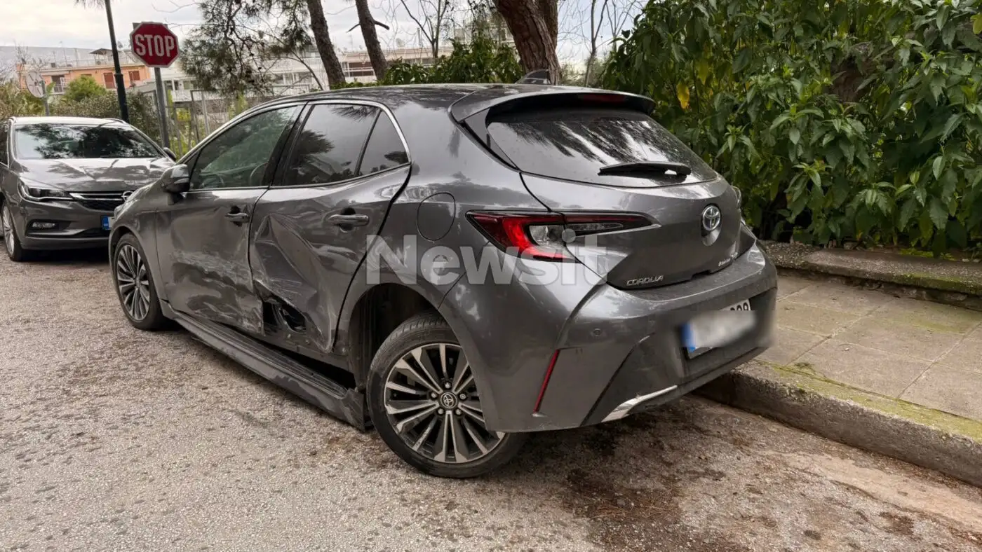 Ποινική δίωξη στην τραγουδίστρια που οδηγούσε μεθυσμένη και έπεσε πάνω σε 5 αυτοκίνητα στο Κολωνάκι