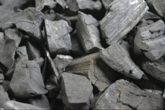 Μαλάουι: Οργάνωσαν ψεύτικη κηδεία για να μεταφέρουν ξυλοκάρβουνο λαθραία - Η απίστευτη κομπίνα με τη νεκροφόρα και το άδειο φέρετρο