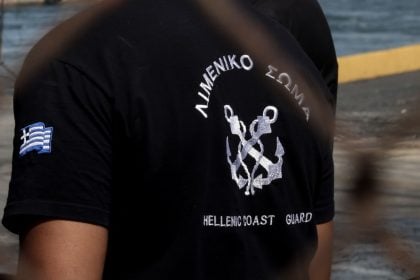 Πάτρα: 27χρονος μπήκε ανάποδα με ΙΧ στο λιμάνι - Δεν σταμάτησε σε σήμα, τραυμάτισε Λιμενικό