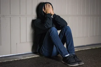 Θεσσαλονίκη: Πατέρας ξυλοκόπησε τον 17χρονο γιο του με αναπηρία, τον κατήγγειλε η κόρη του