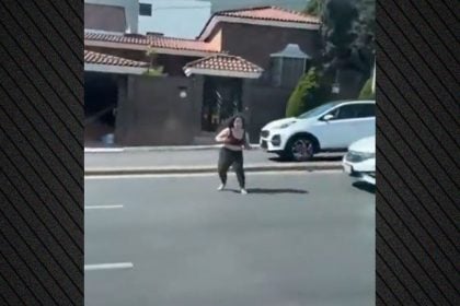 Σοκαριστικό βίντεο από το Μεξικό: Αυτοκίνητο εκτοξεύει γυναίκα