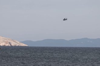 Διατάχθηκε ΕΔΕ για την τραγωδία με 15 νεκρούς μετανάστες στη Χίο - Έρευνες για αγνοούμενους στα ανοιχτά, 22 στο νοσοκομείο, τρεις στη ΜΕΘ