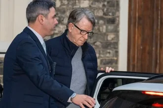 Σκάνδαλο Επστάιν: Συνελήφθη ο πρώην πρέσβης της Βρετανίας, Πίτερ Μάντελσον για κατάχρηση δημοσίου αξιώματος