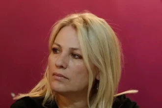 Μαριάννα Τουμασάτου: Στην κόρη μου μίλησα με τρυφερότητα και ειλικρίνεια για την απώλεια του μπαμπά μου