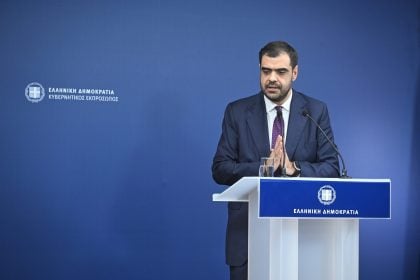 Δημοσιογράφοι χωρίς Σύνορα (RSF): Καλούν τον Παύλο Μαρινάκη να ανακαλέσει απειλές κατά δημοσιογράφου για ερώτηση σχετική με το ναυάγιο στη Χίο