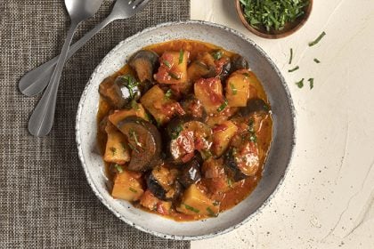 Μελιτζάνες γιαχνί με πατάτες