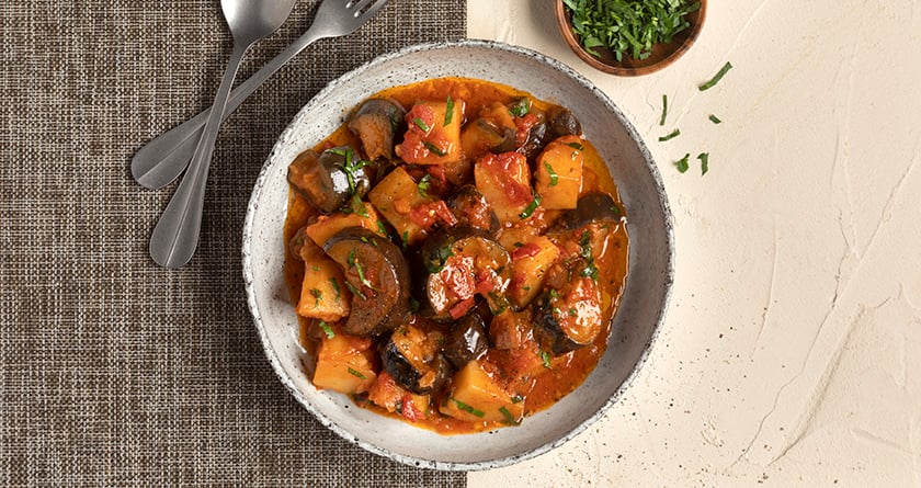 Μελιτζάνες γιαχνί με πατάτες