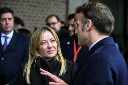 Μακρόν προς Μελόνι: «Κοιτάξτε τα του οίκου σας» - Η οργισμένη απάντηση για το θάνατο του 23χρονου στη Λυών