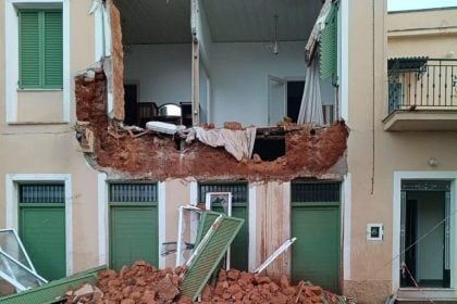 Μεσσήνη: Κατέρρευσε τοίχος σπιτιού από έντονη βροχόπτωση – Από θαύμα δεν υπήρξαν τραυματισμοί