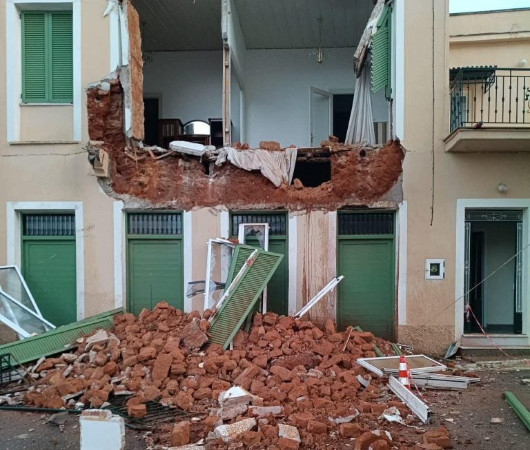 Μεσσήνη: Κατέρρευσε τοίχος σπιτιού από έντονη βροχόπτωση – Από θαύμα δεν υπήρξαν τραυματισμοί