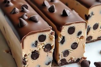 Μπάρες με γεύση μπισκότο και σταγόνες σοκολάτας