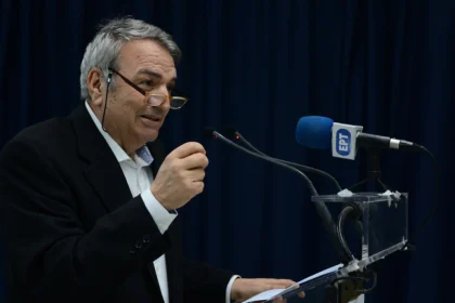 Αποχωρούν από τη Νέα Αριστερά ο Μπίστης και άλλα 9 στελέχη:  Διαφωνούν με τη φωτογραφική αποδοκιμασία Τσίπρα