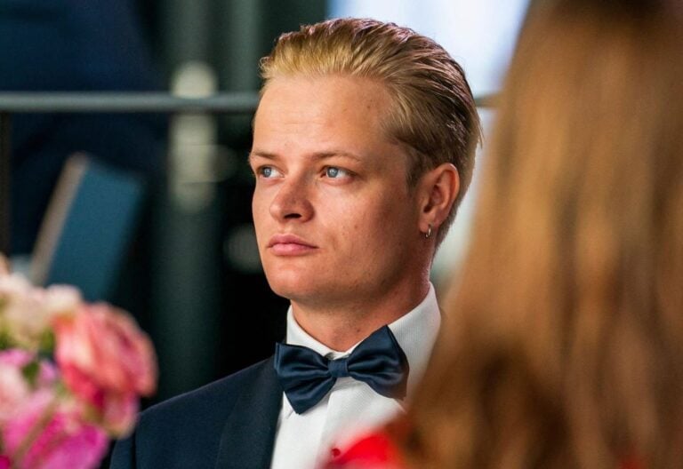 Η αστυνομία συνέλαβε ξανά τον γιο της διαδόχου πριγκίπισσας της Νορβηγίας λίγες ώρες πριν από τη δίκη