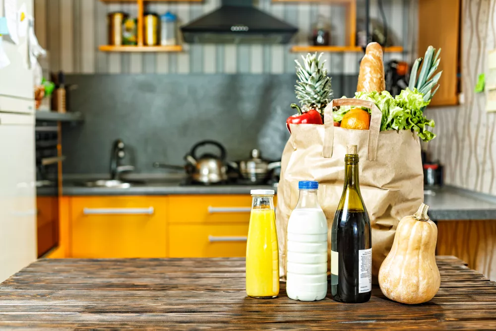 Τι αξίζει να έχουμε πάντα στο ντουλάπι: Τα τρόφιμα που μας λύνουν τα χέρια στο καθημερινό μαγείρεμα