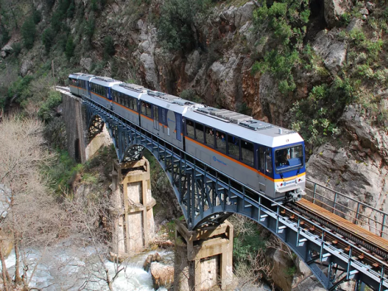 Καλάβρυτα: Στο Διακοπτό μεταφέρθηκαν οι 77 επιβάτες της αμαξοστοιχίας του Οδοντωτού που παρουσίασε βλάβη