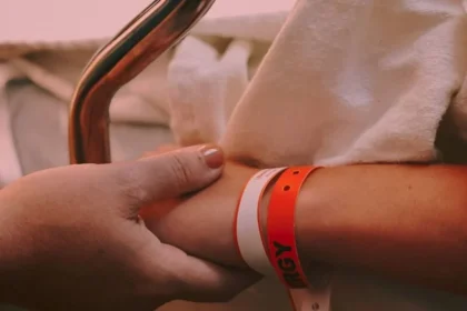 Σοκ στο Ρέθυμνο: 7χρονος ήπιε αλκοόλ που του σέρβιραν αντί για… χυμό – Μεταφέρθηκε στο νοσοκομείο